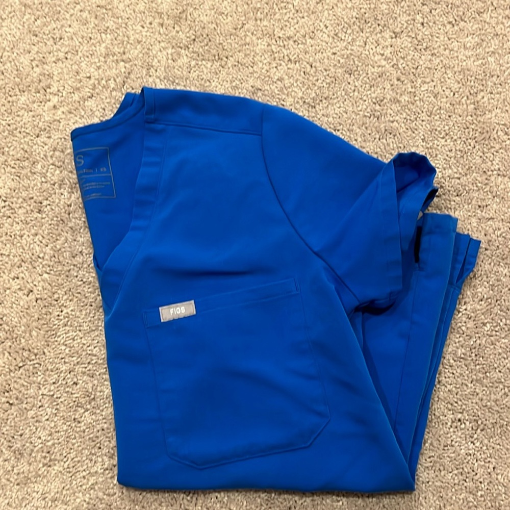 FIGS Catarina One Pocket Scrub Top - size XS - Royal blue